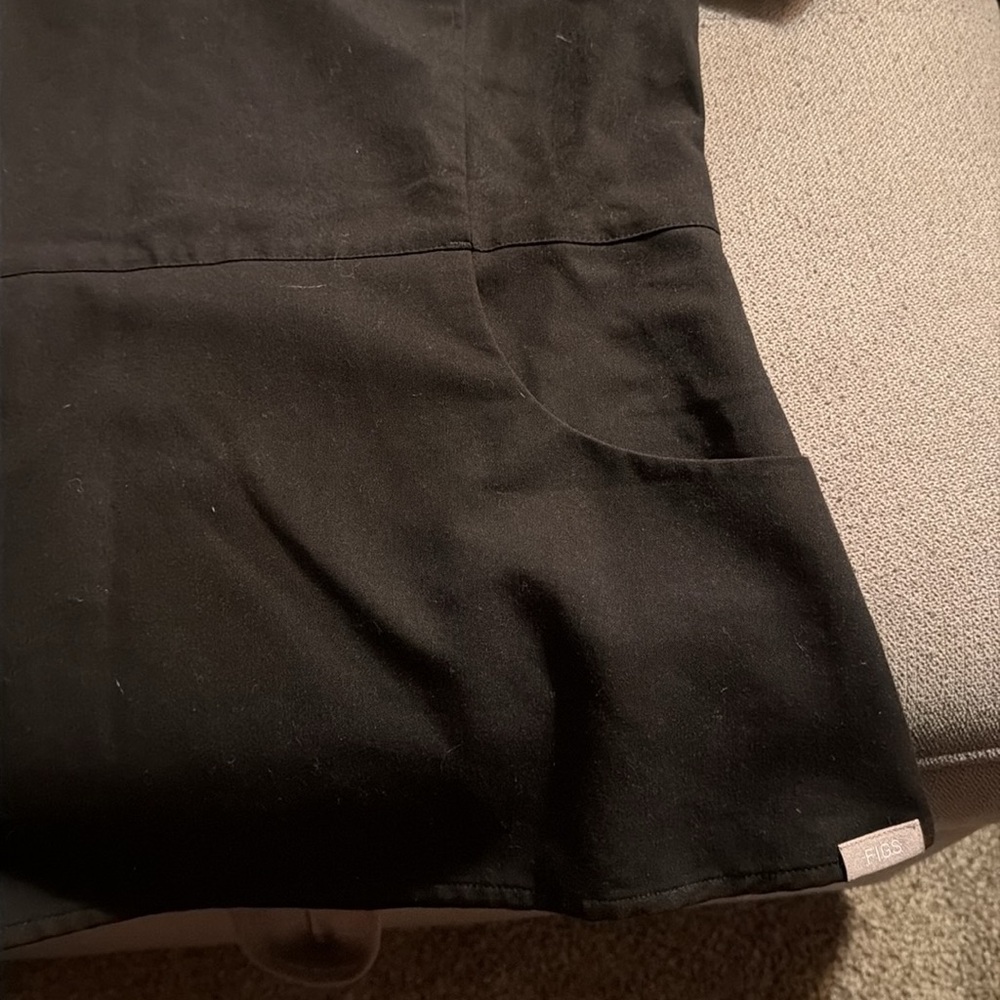 Figs Scrub Top Black - Picture 3 of 4